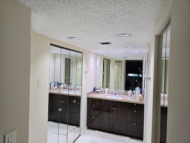 Building Photo - 1501 Cayman Way