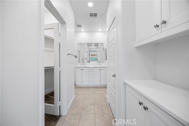 Building Photo - 275 Carmona