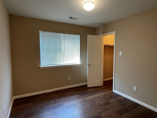 Building Photo - 14223 Bishop Bend Ln