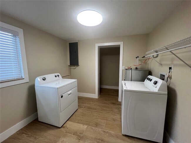 Building Photo - 421 Adams Ct NW