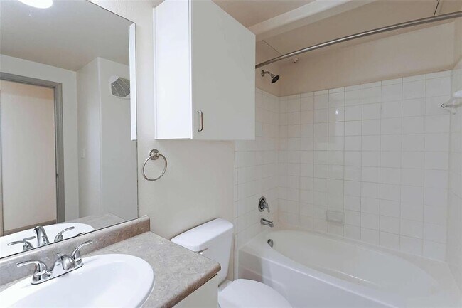 Building Photo - 12800 Center Lake Dr