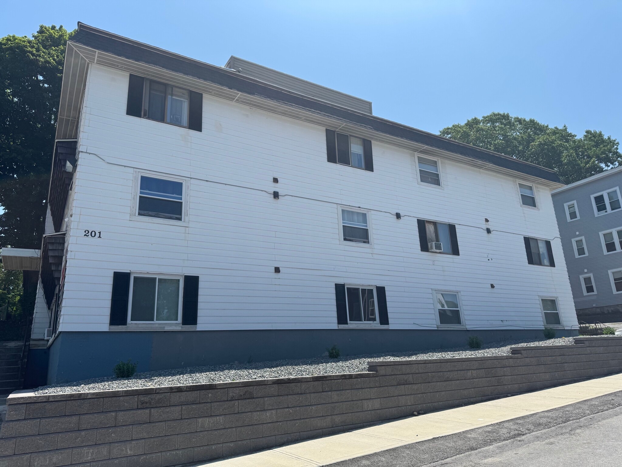 Building Photo - 201 Dewey St