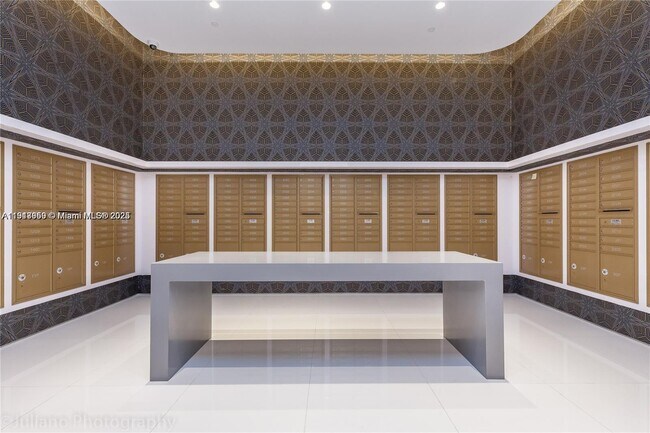 Building Photo - 501 NE 31st St