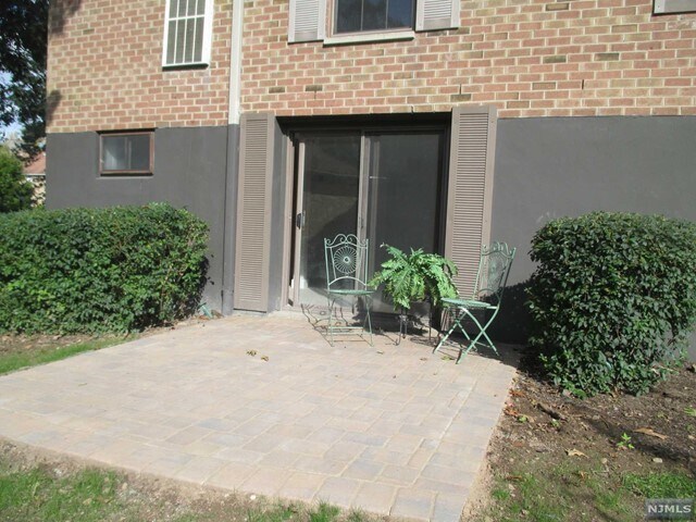 Building Photo - 181 Long Hill Rd