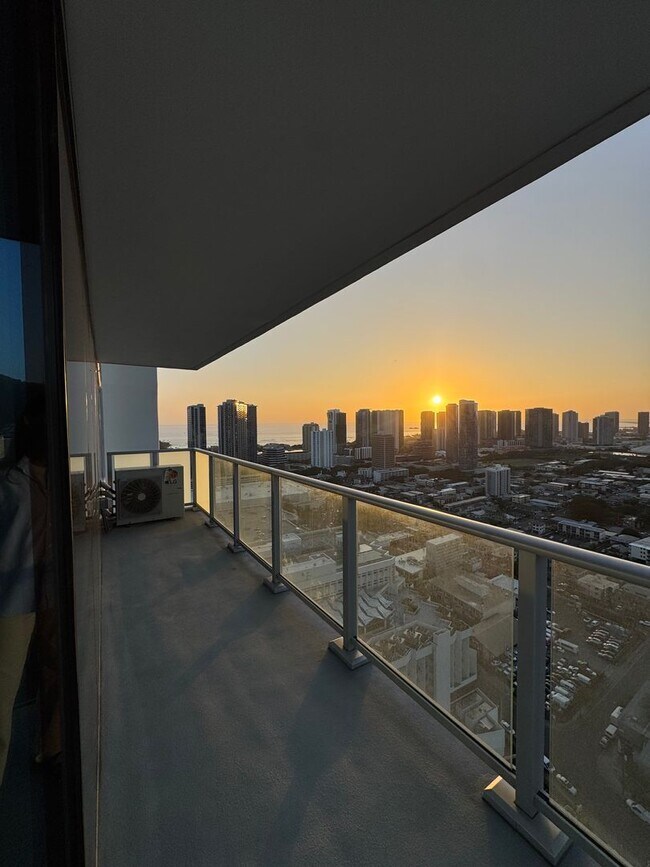 Building Photo - Ready to Move in Brand New Condo! First Time Renting! 3 Bed/2 Bath/2 Parking at The Park on Ke‘ea...