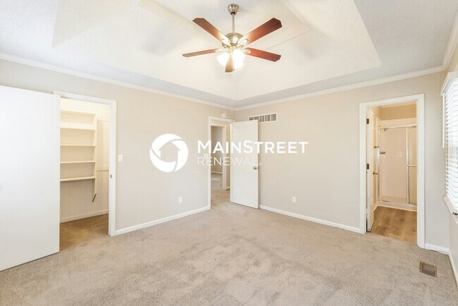 Building Photo - 4 Bedroom Pet-Friendly Home in OVERLAND PA...