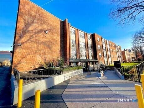 Building Photo - 194 Washington St