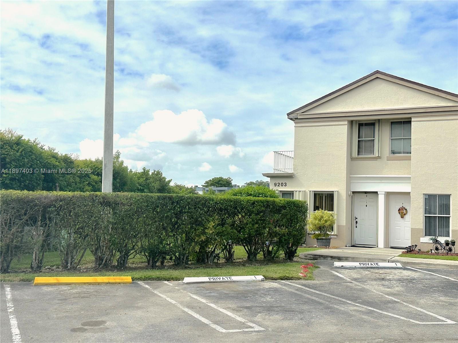 Building Photo - 9203 Fontainebleau Blvd