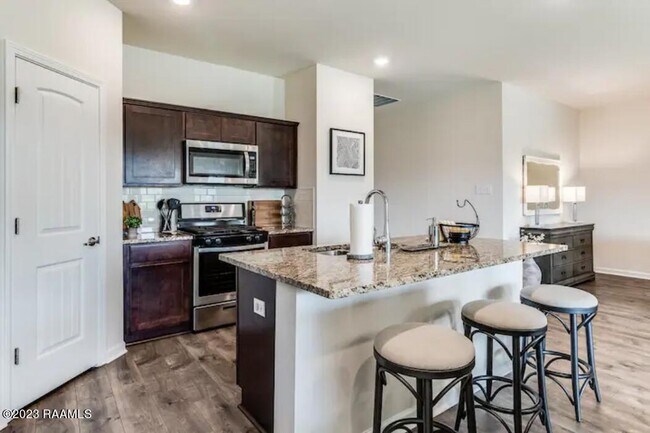 Building Photo - 406 Starlight Dr
