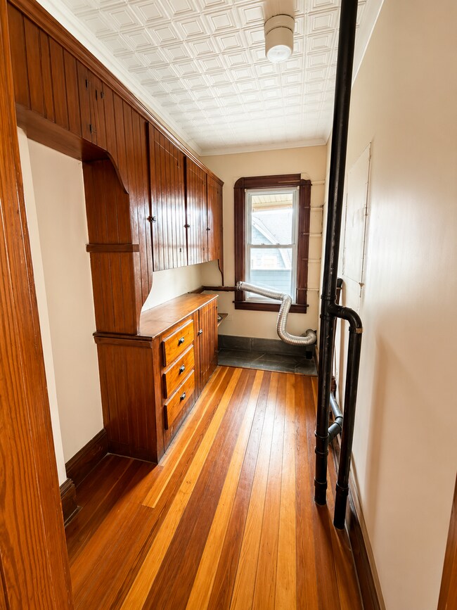 Building Photo - 14 Springfield St