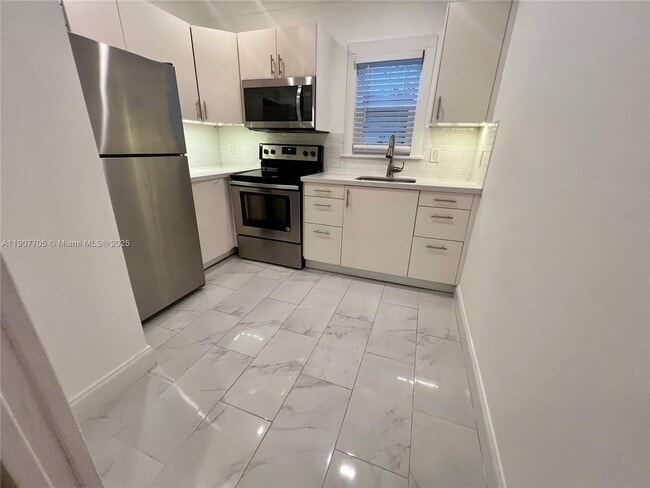 Building Photo - 1407 SE 2nd St