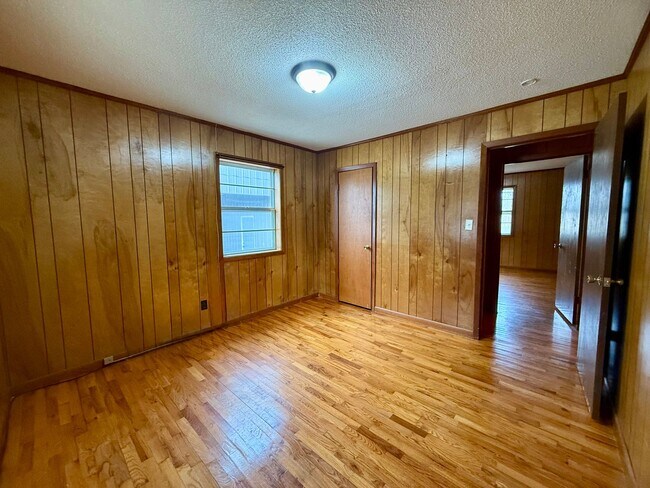 Building Photo - 4 Bedroom/1.5 Bathroom Home in Paragould AR - $1,275/month