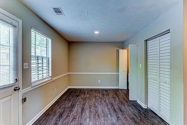 Building Photo - 3494 Creekview Pl