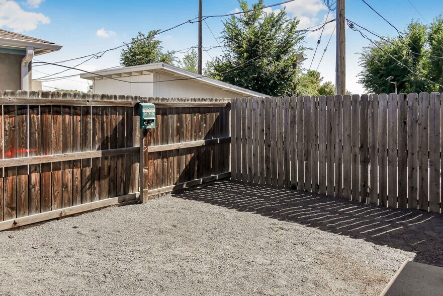 Building Photo - 7388 Oneida Dr