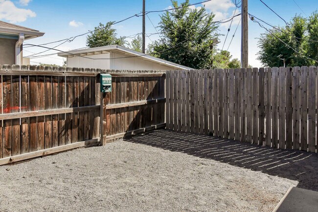 Building Photo - 7388 Oneida Dr