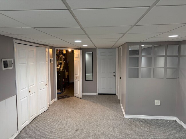 Building Photo - Well Maintained Brick Rowhome in Spring Mill Section of Clifton Heights Is Now Available for Lease