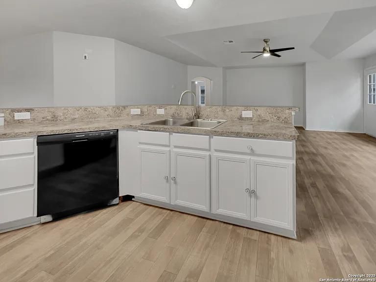 Building Photo - 3420 Rob Roy St