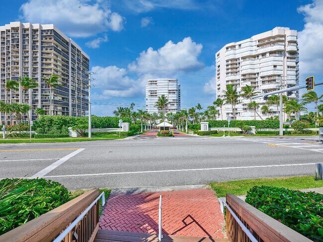 Building Photo - 5051 N Hwy A1A