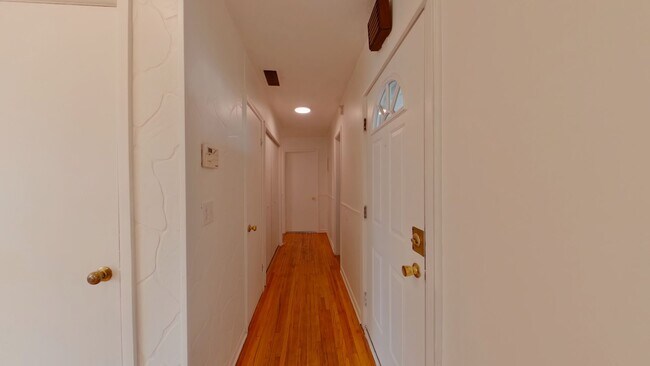 Building Photo - 2215 S Millwood Ave