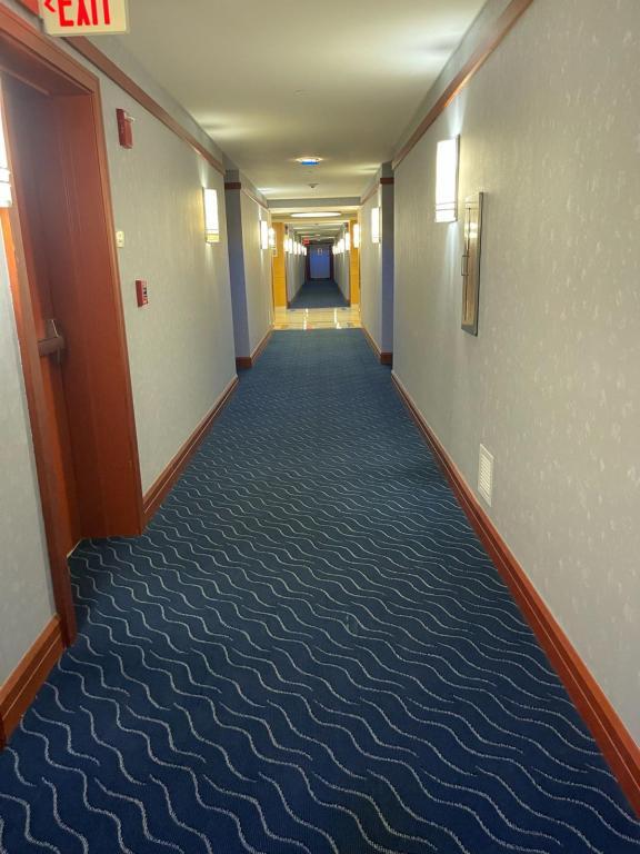 Building Photo - 241 Riverside Dr