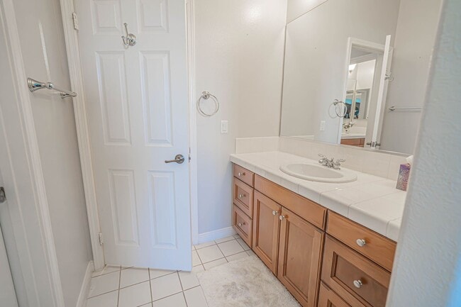 Building Photo - Spectacular 5-Bedroom Home with Private Po...