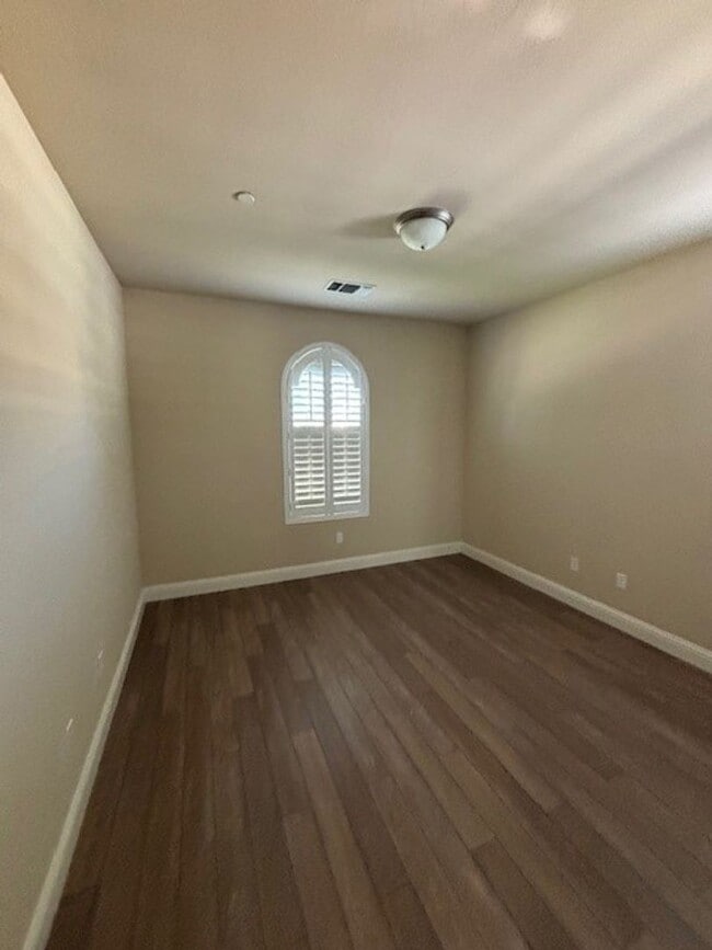 Building Photo - Move-In Ready: Elegant 4-Bedroom Home with Paid Solar in Gated Community