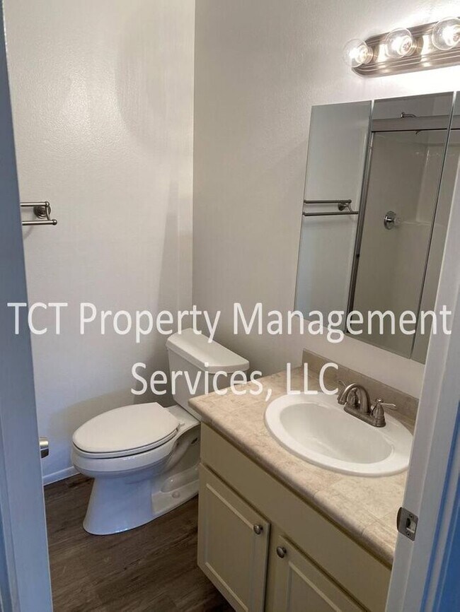 Building Photo - Awesome 3 Bedroom Townhome in Tempe!
