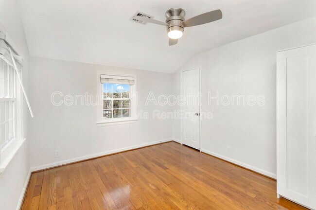 Building Photo - 5026 23rd St S