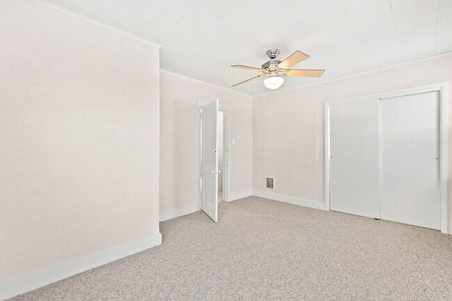 Building Photo - Stunning 3 bedroom home in Ambridge available August 1!