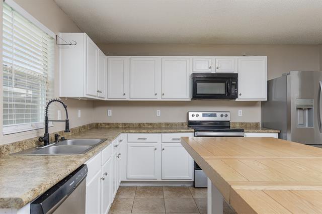 Building Photo - 2228 Bradford Pear Dr