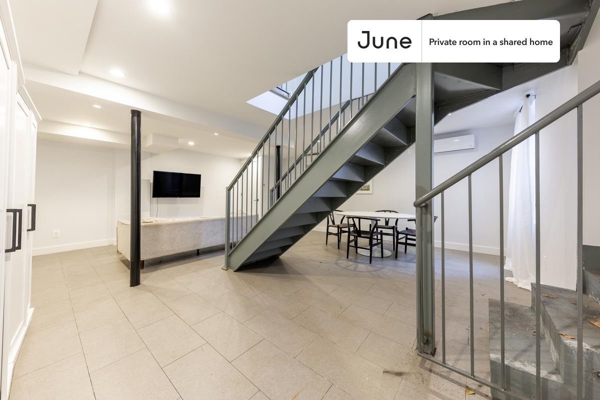 Building Photo - Room in Shared 4 bed/2 bath home