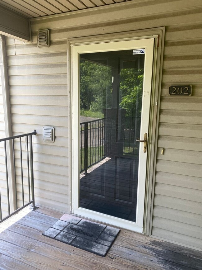 Building Photo - 2 bedroom/ 2 bath Woods of St Andrews condo available for rent in 40214 -  $1,200/month