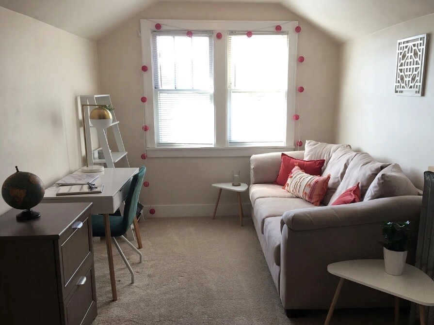 Living Room - 1470 Sheldon St