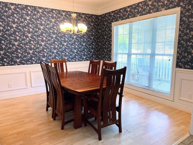 Building Photo - 1721 Fox Ridge Ct