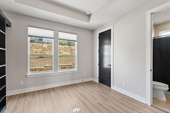 Building Photo - 4 Maybury Wy
