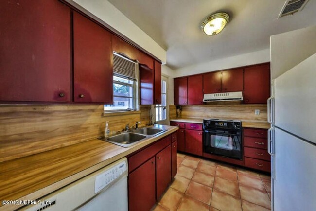 Building Photo - Condo by the Water