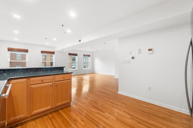 Building Photo - 88 Monroe St