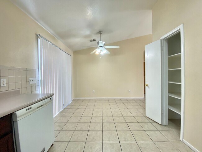 Building Photo - Charming single-story home