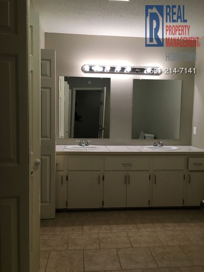 Building Photo - 2309 Ridge Park Dr