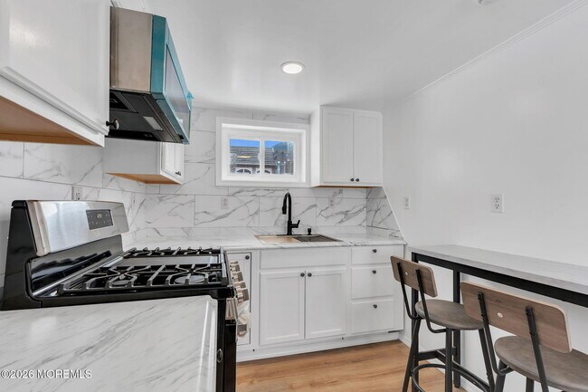 Building Photo - 12 Main St