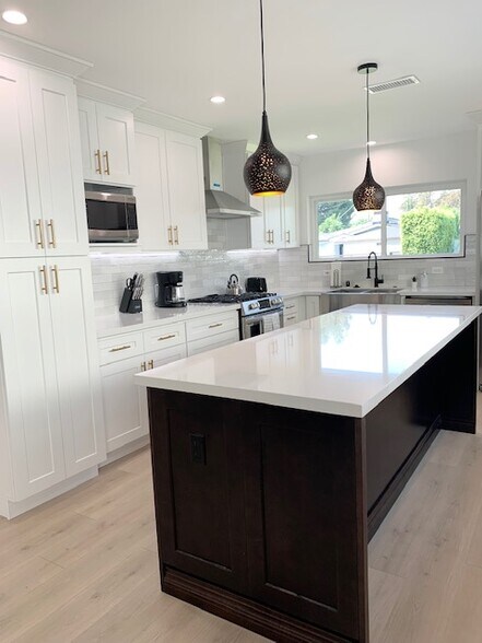 Building Photo - 5630 Vantage Ave