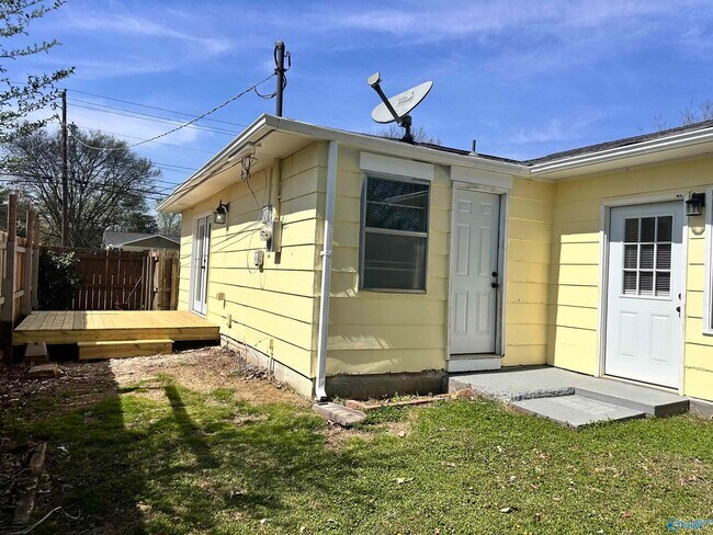 Building Photo - 14001 Sandhurst Dr SW