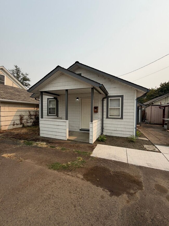 Building Photo - 318 SW Washington St
