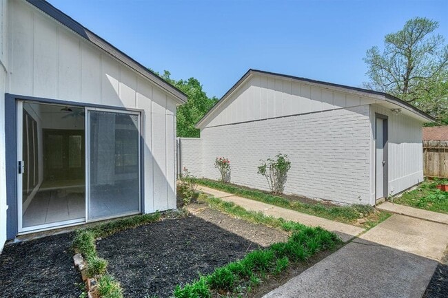 Building Photo - 3503 Dawnwood Dr