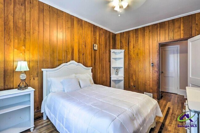 Building Photo - 422 Forrest Dr