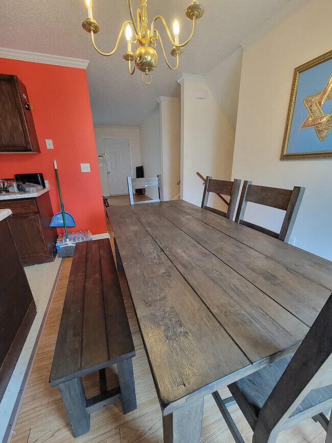 Building Photo - 305 Humble Rd