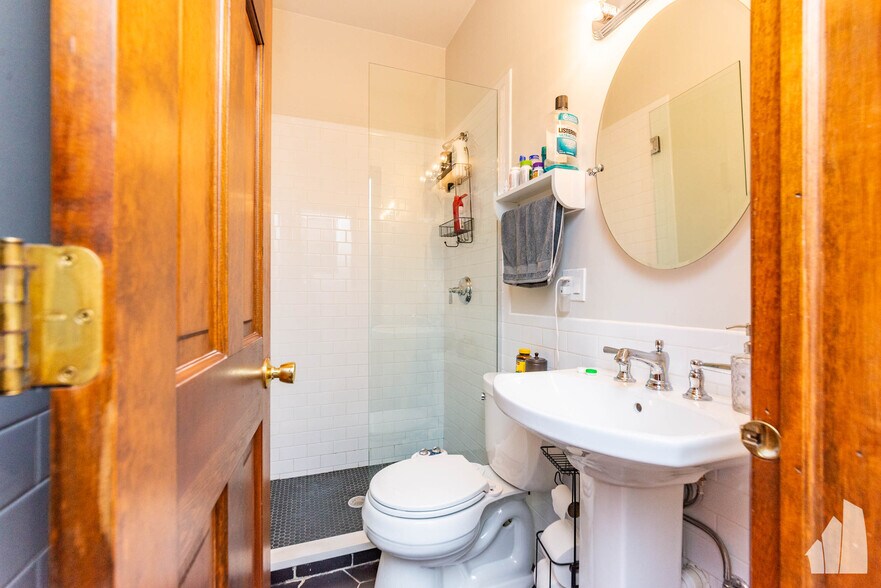 Building Photo - 3716 N Racine Ave