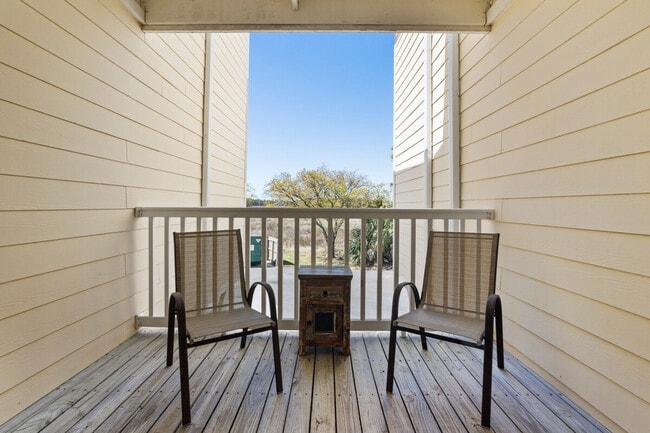 Building Photo - 2421 Beachview Dr