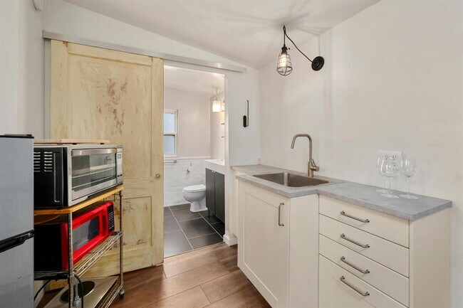 Building Photo - 2309 Forest Ave