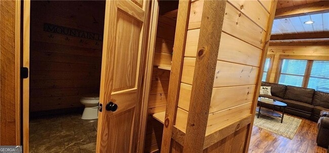 Building Photo - 101 Hothouse Dr